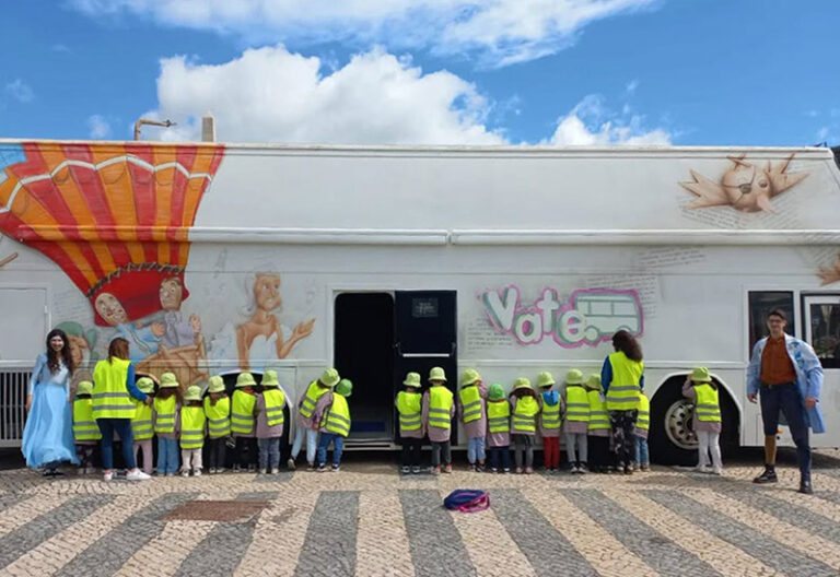 Tomorrow-algarve-magazine-community-news-algarve-blog-june-2025-vate-theatre-bus-algarve-portugal-creative-project-children-school-outreach-5