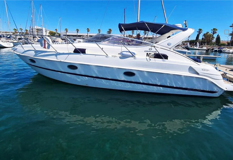 Tomorrow-algarve-magazine-community-news-algarve-blog-july-2025-folie-motor-yacht-algarve-coastline-3
