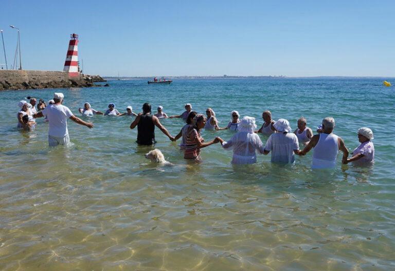 Tomorrow-algarve-magazine-community-news-algarve-blog-august-2025-festa-do-banho-santo-lagos-meia-praia-midnight-swim-tradition-3
