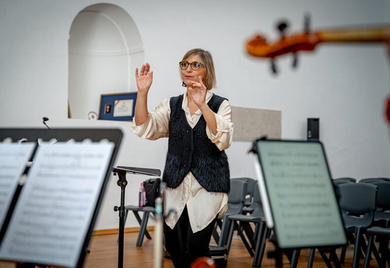 Tomorrow-algarve-magazine-september-2025-Lagos-Choral-Group-Vera-Fernandes-choir-music-Algarve-2