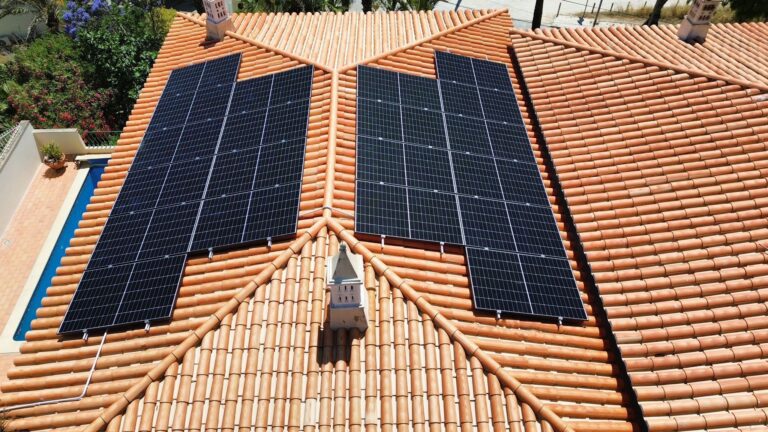 solar panels in ferragudo (1)