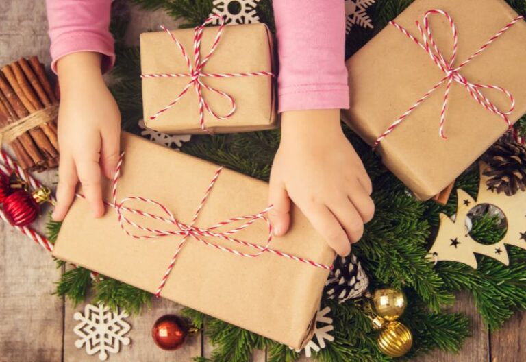 tomorrow-algarve-magazine-december-2025-algarve-christmas-family-traditions-gift-games-3