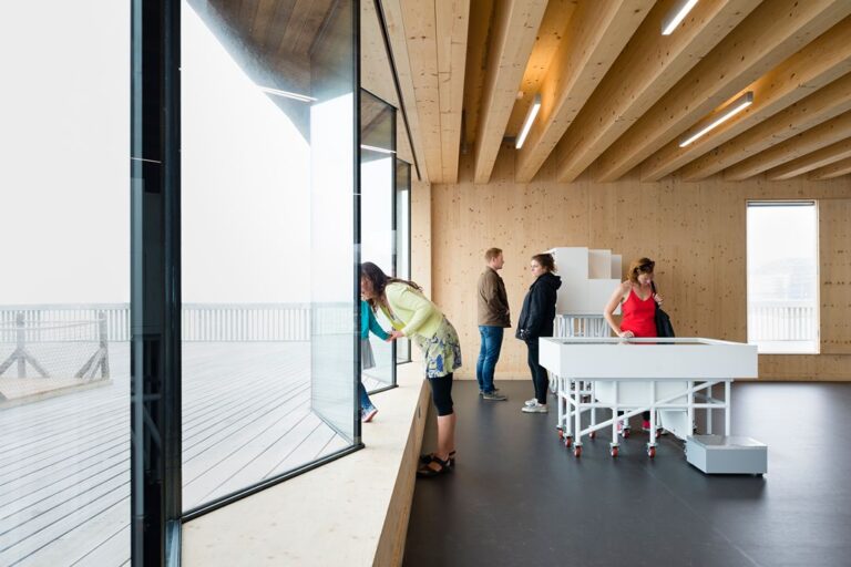 tomorrow-algarve-magazine-february-2026-modular-wood-homes-architecture-3