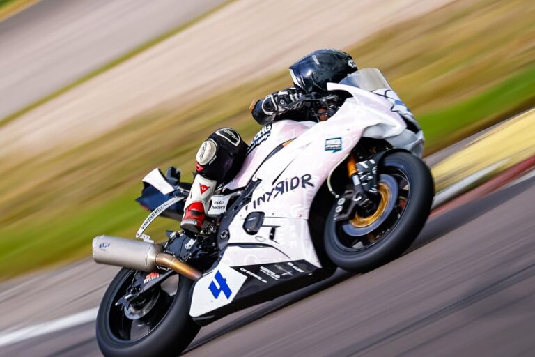 tomorrow-algarve-magazine-march-2026-jessica-feder-track-motorcycling-profile-1