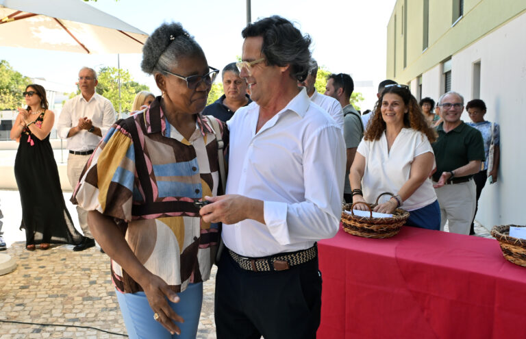 Entrega de chaves referente ao concurso de arrendamento apoiado de 117 habitações, no âmbito da Estratégia Local de Habitação 2019 - 2032 do Município de Loulé (4) - CMLoulé - Mira