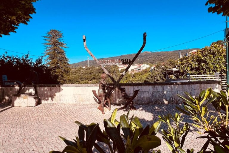 tomorrow-algarve-magazine-august-2026-monchique-bronze-statues-dr-humberto-messias-largo-dos-choroes-1