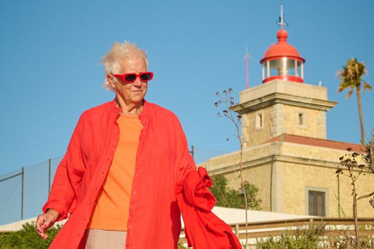 tomorrow-algarve-magazine-october-2026-anne-walkers-style-fashion-lagos-algarve-portuguese-craftsmanship-cashmere-3